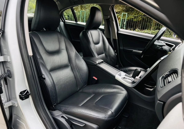 Volvo S60 cena 38900 przebieg: 209000, rok produkcji 2011 z Karlino małe 781